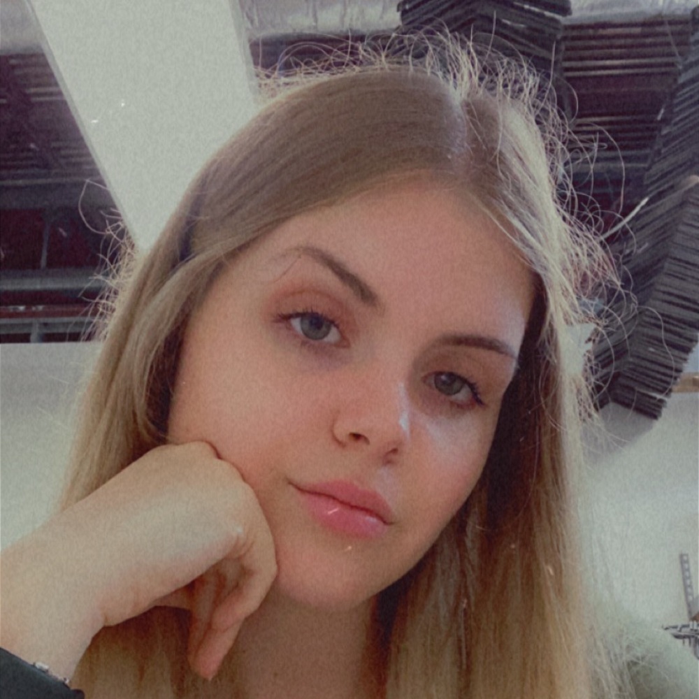 Meet your Posher, Caitlin